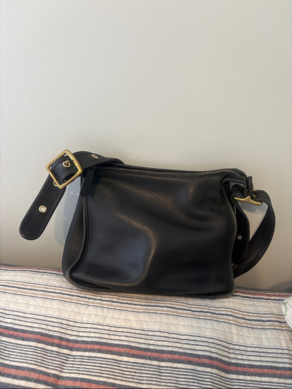 Coach Black Leather Shoulder Bag with Gold Hardware - Picture 2 of 8